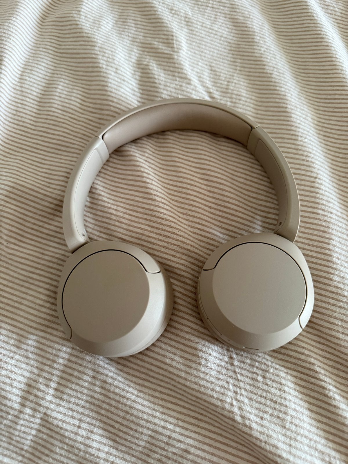 SONY WHCH520C.CE7 On-ear Draadloze Hoofdtelefoon Taupe, Audio, Tv en Foto, Koptelefoons, Bluetooth, On-ear, Zo goed als nieuw