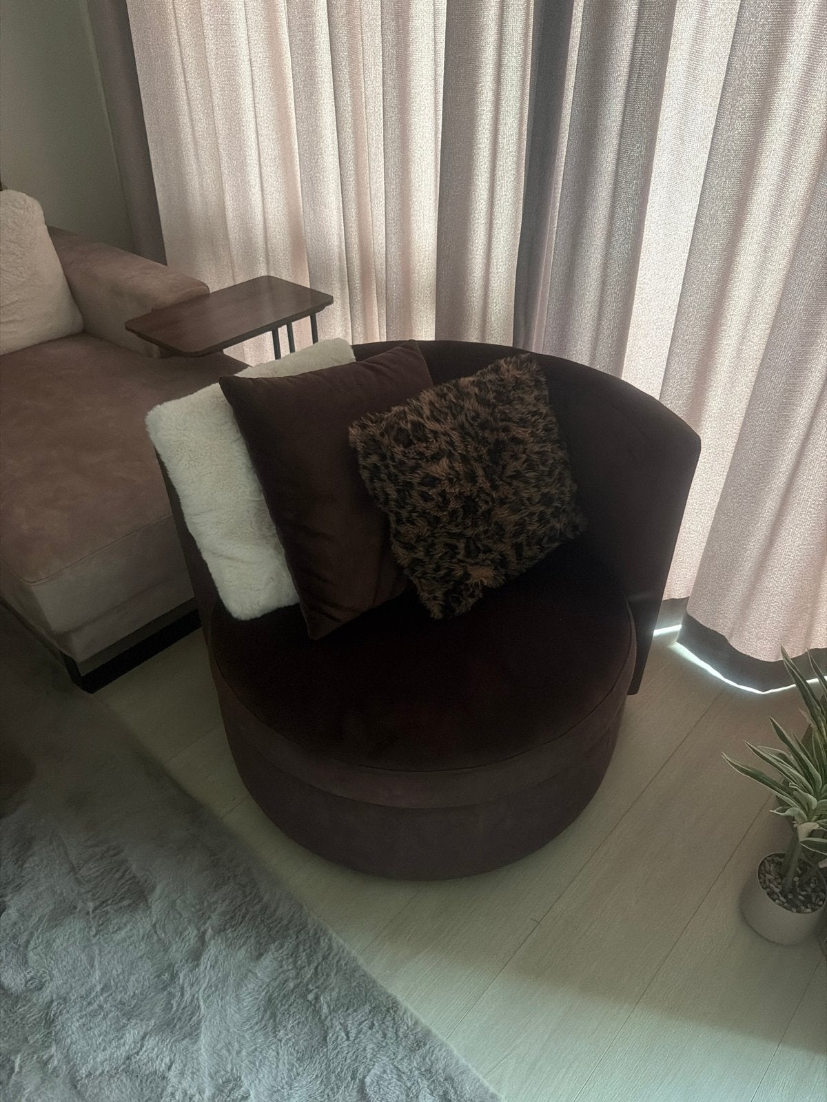 Comfortabele bruine fauteuil met kussens, Ophalen of Verzenden, Zo goed als nieuw, Stof, 75 tot 100 cm