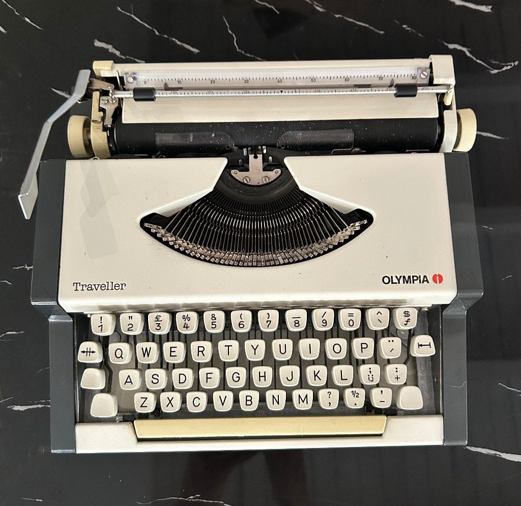 Typmachine Olympia Traveller zgan 45 euro, Diversen, Typemachines, Ophalen of Verzenden, Zo goed als nieuw