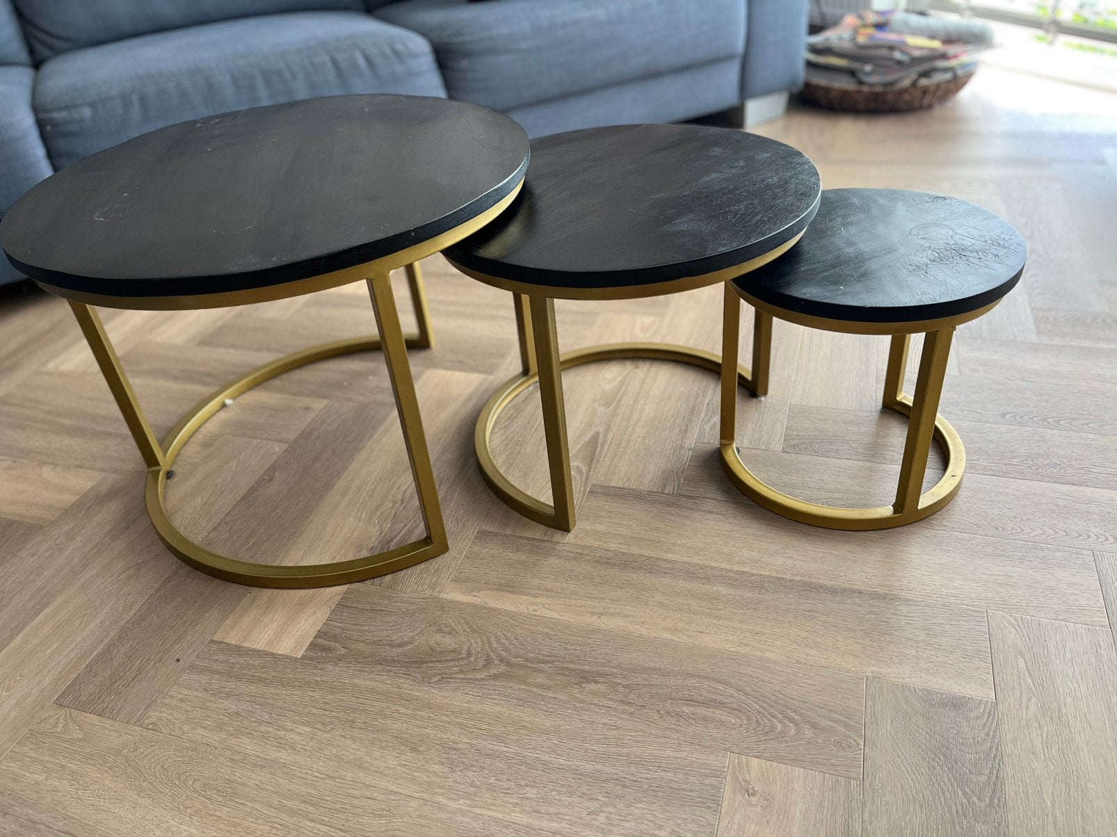 Salontafels-set van 3-zwart mangohout-messing, Gebruikt, 50 tot 75 cm, Strak en warm, Rond