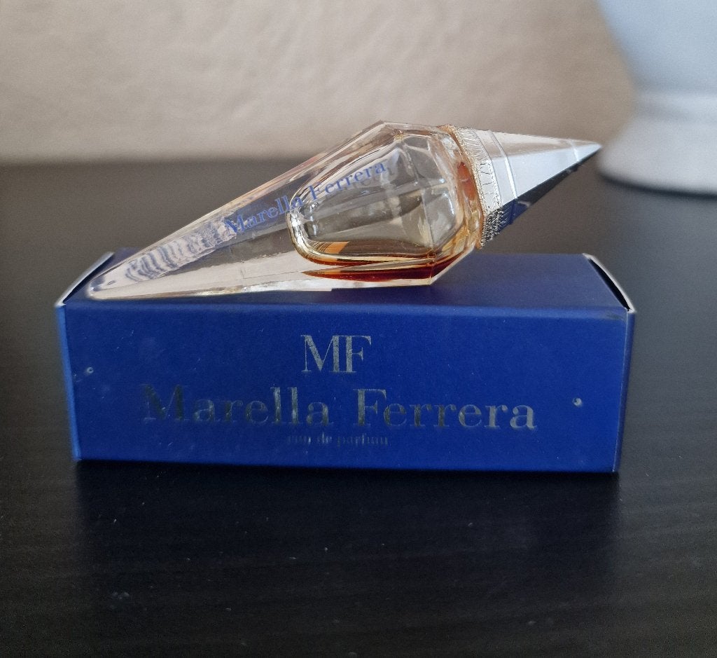 Miniatuur parfum flesje marella Ferrera, Verzamelen, Ophalen of Verzenden, Gebruikt, Miniatuur