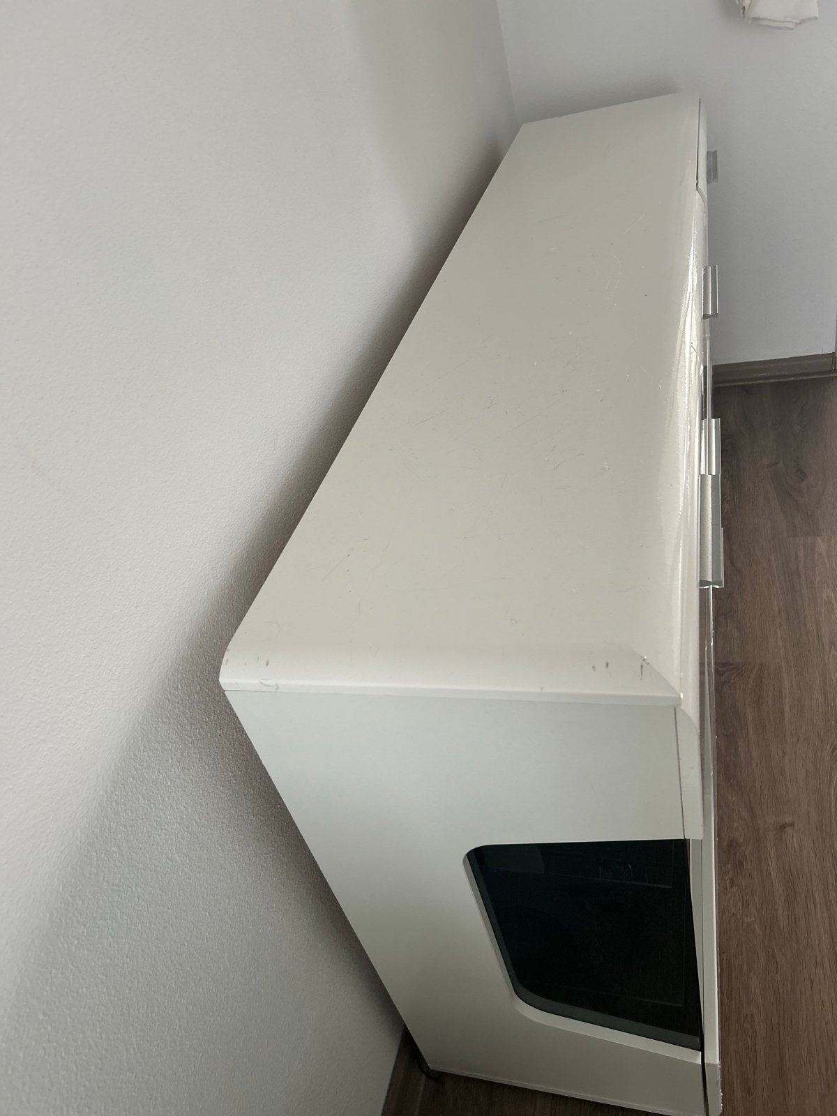 Moderne witte dressoir met lades en deuren, Ophalen, Kunststof, Gebruikt, 150 tot 200 cm