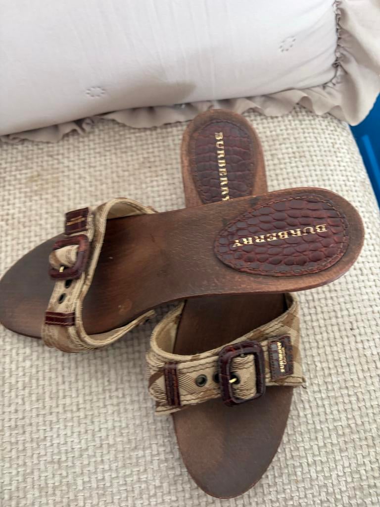 Burberry London houten sandalen met Nova Check bandjes, Ophalen of Verzenden, Gedragen, Bruin, Sandalen of Muiltjes