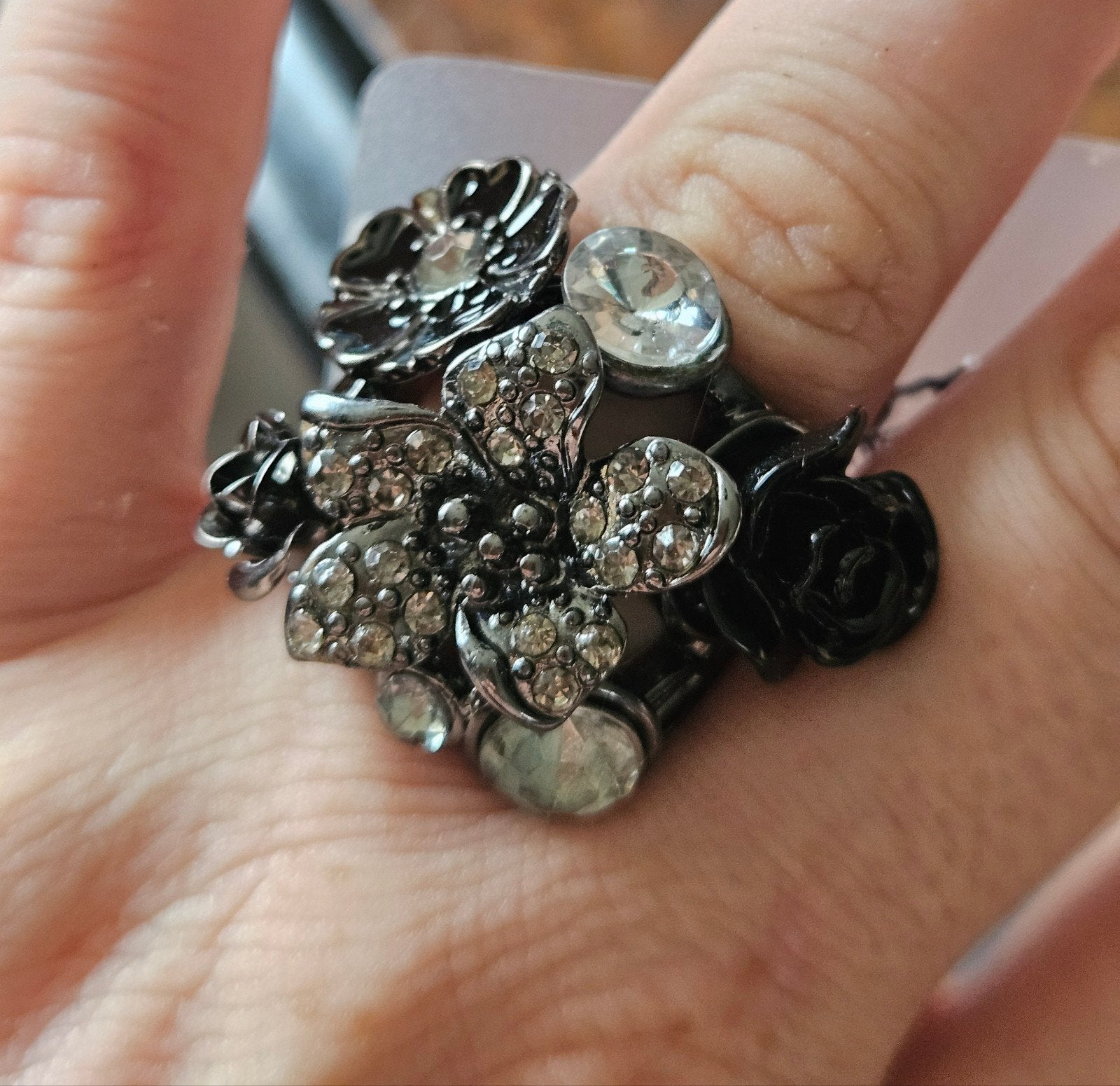 RVS ring met bloem en strass details, Sieraden, Tassen en Uiterlijk, Ringen, IJzer of Staal, Nieuw, Ophalen of Verzenden, 17 tot 18