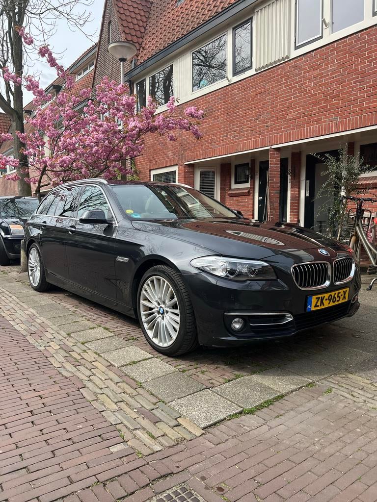 BMW 5-Serie 530d Xdrive 258pk Aut. 2015 Grijs, Auto's, BMW, Automaat, 2993 cc, 226 €/maand, Stationwagon