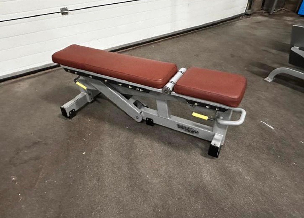 Technogym Pure Strength Adjustable Bench, Sport en Fitness, Fitnessmaterialen, Ophalen, Gebruikt, Fitnessbank