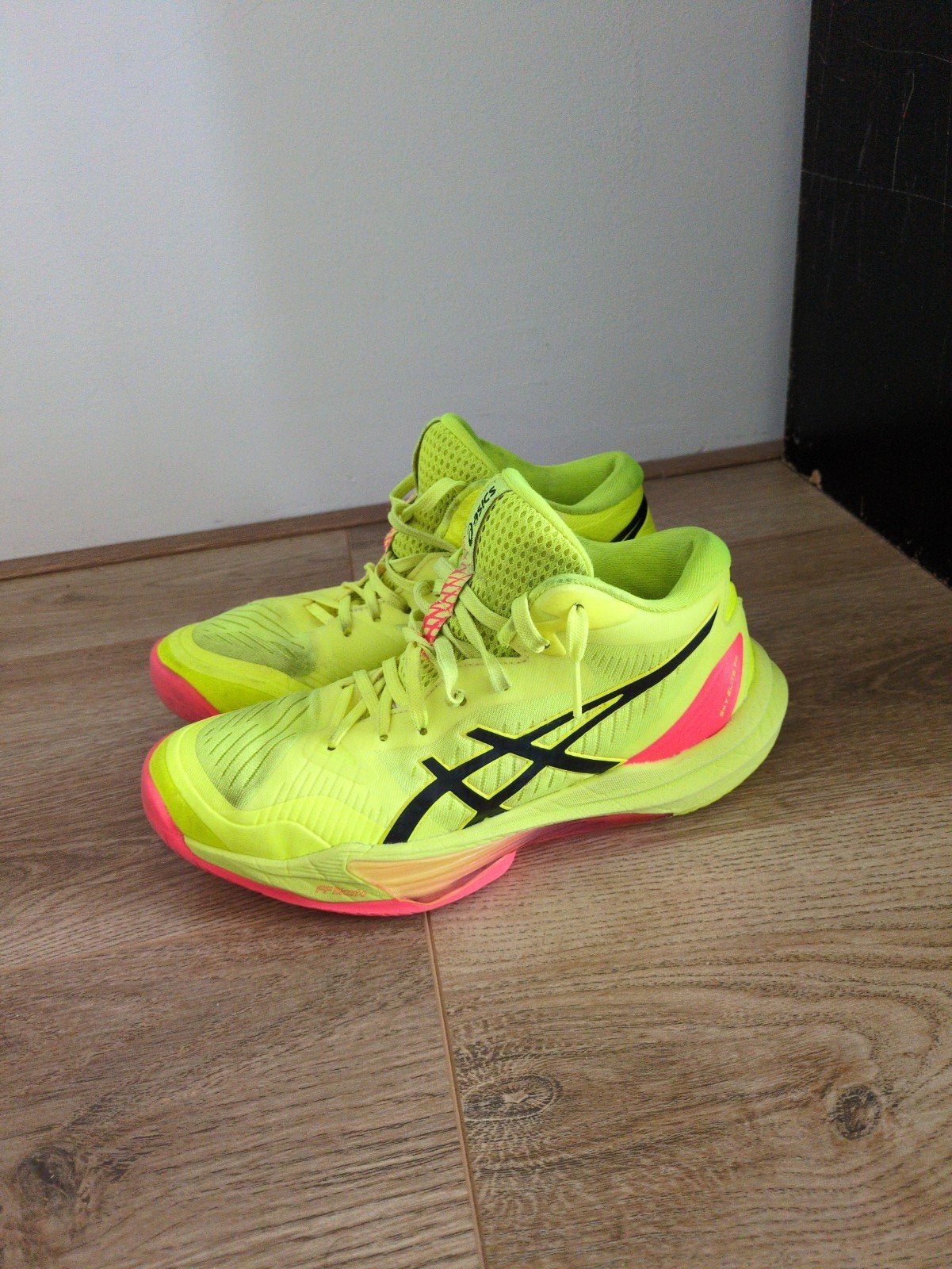 ASICS Limited Edition Zaalschoenen 37,5 Korfbal/Basketbal, Ophalen of Verzenden, Zo goed als nieuw, Sneakers of Gympen