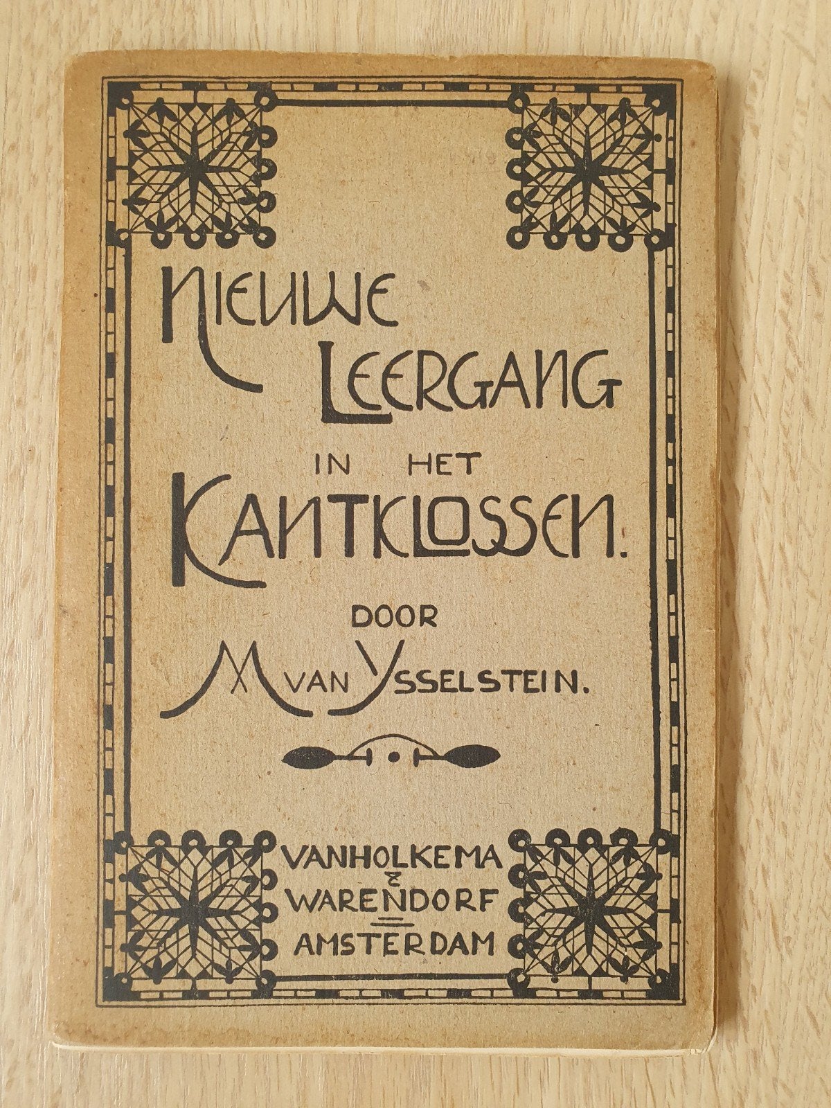 Schattig oud kantklos boekje, Ophalen of Verzenden, Gelezen, Overige onderwerpen