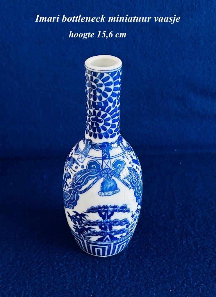Miniatuur Imari Vaasje 15,6 h Blauw Wit Japans, Antiek en Kunst, Ophalen