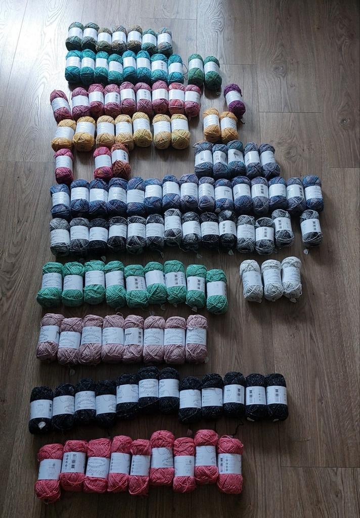 Scheepjes secret garden silk blend yarn.
Zwart/grijs, Ophalen of Verzenden, Nieuw, Breien of Haken, Wol of Garen