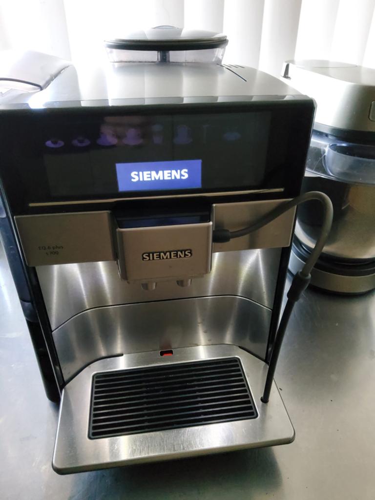 SIEMENS EQ6 S700 ESPRESSO MACHINE MET DEFECT, Witgoed en Apparatuur, Koffiezetapparaten, Ophalen of Verzenden, Espresso apparaat