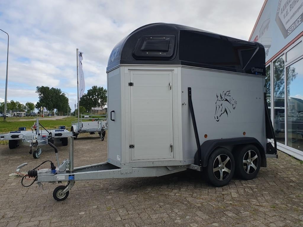 Aluminium Henra 1.5 paardstrailer (bj. 2022) met zadelkamer!, Dieren en Toebehoren, Paarden en Pony's | Trailers en Aanhangwagens