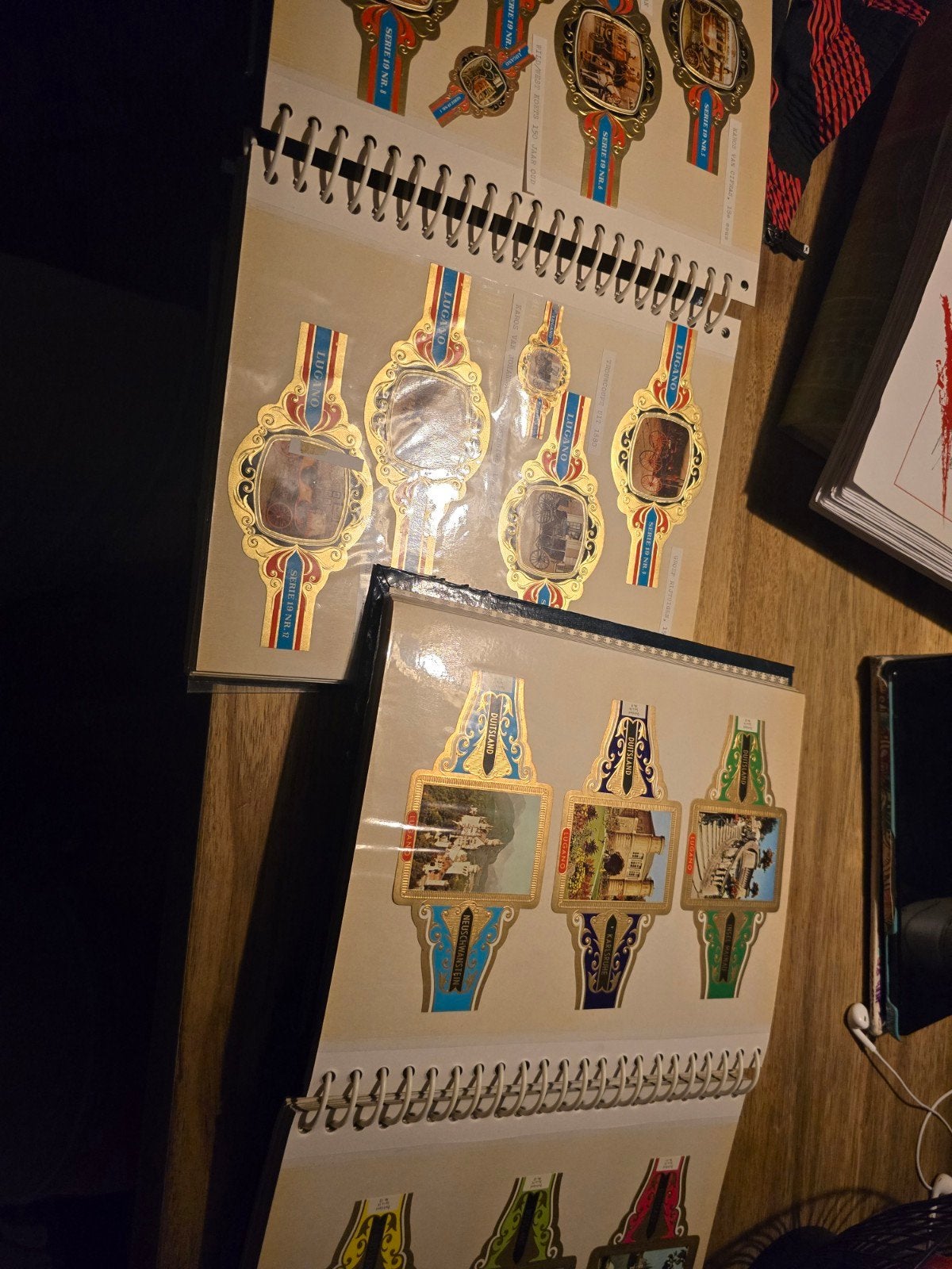 2 mappen vol met diverse sigarenbandjes, Ophalen of Verzenden, Gebruikt