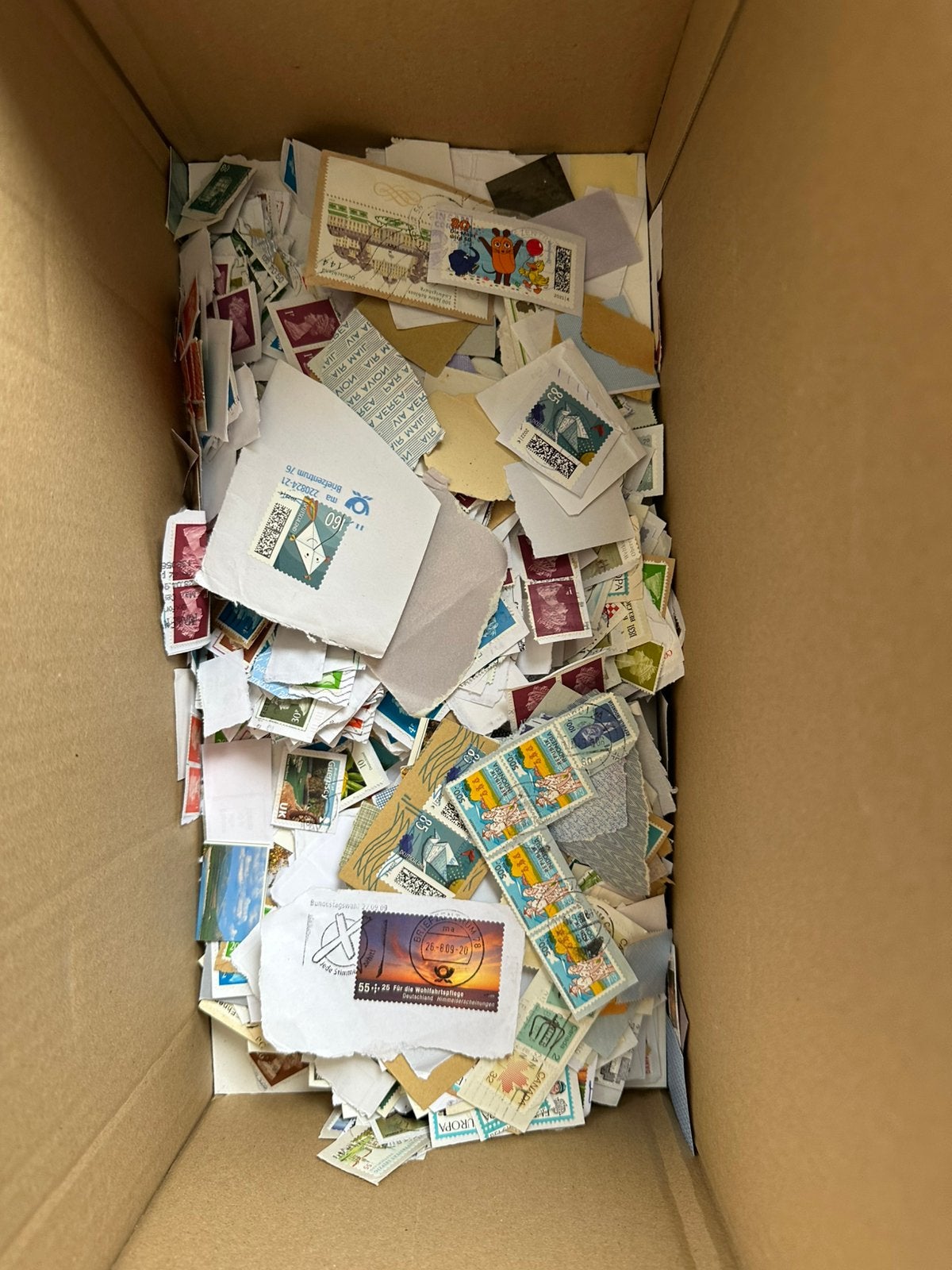 Doos 6000 buitenland, Postzegels en Munten, Verzenden, Buitenland