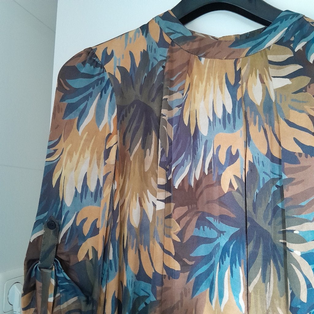 Tuniek met abstracte print en oprolbare mouwen