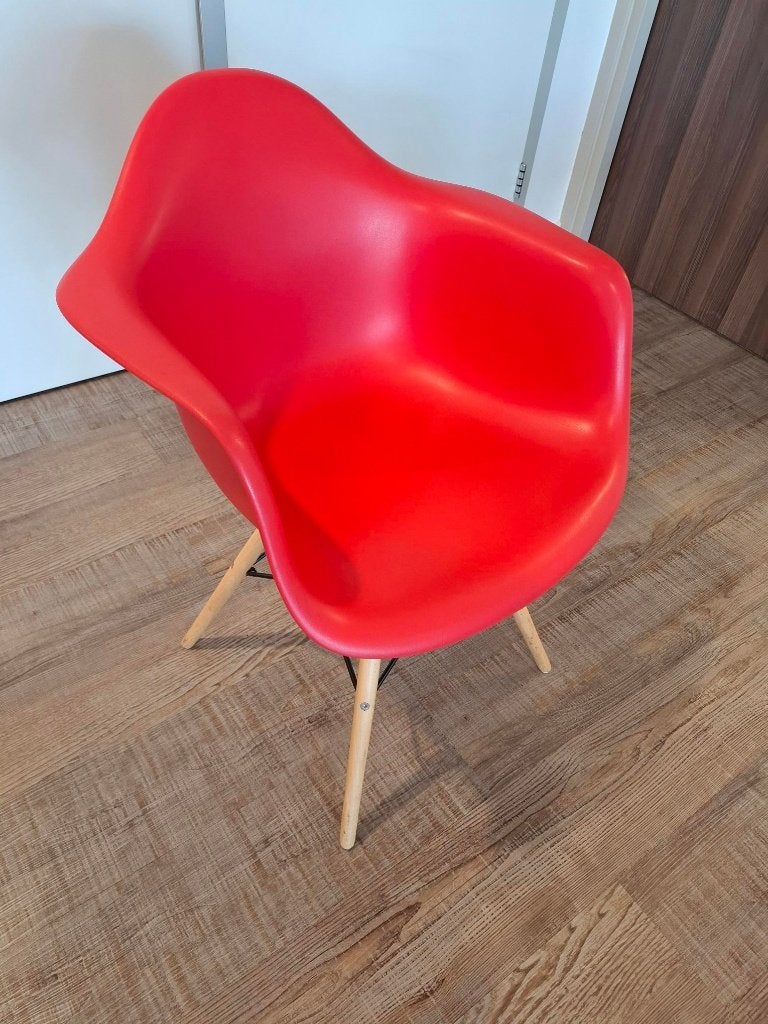 33 kuipstoelen in Eames-stijl met houten Eiffel-onderstel, Ophalen, Gebruikt