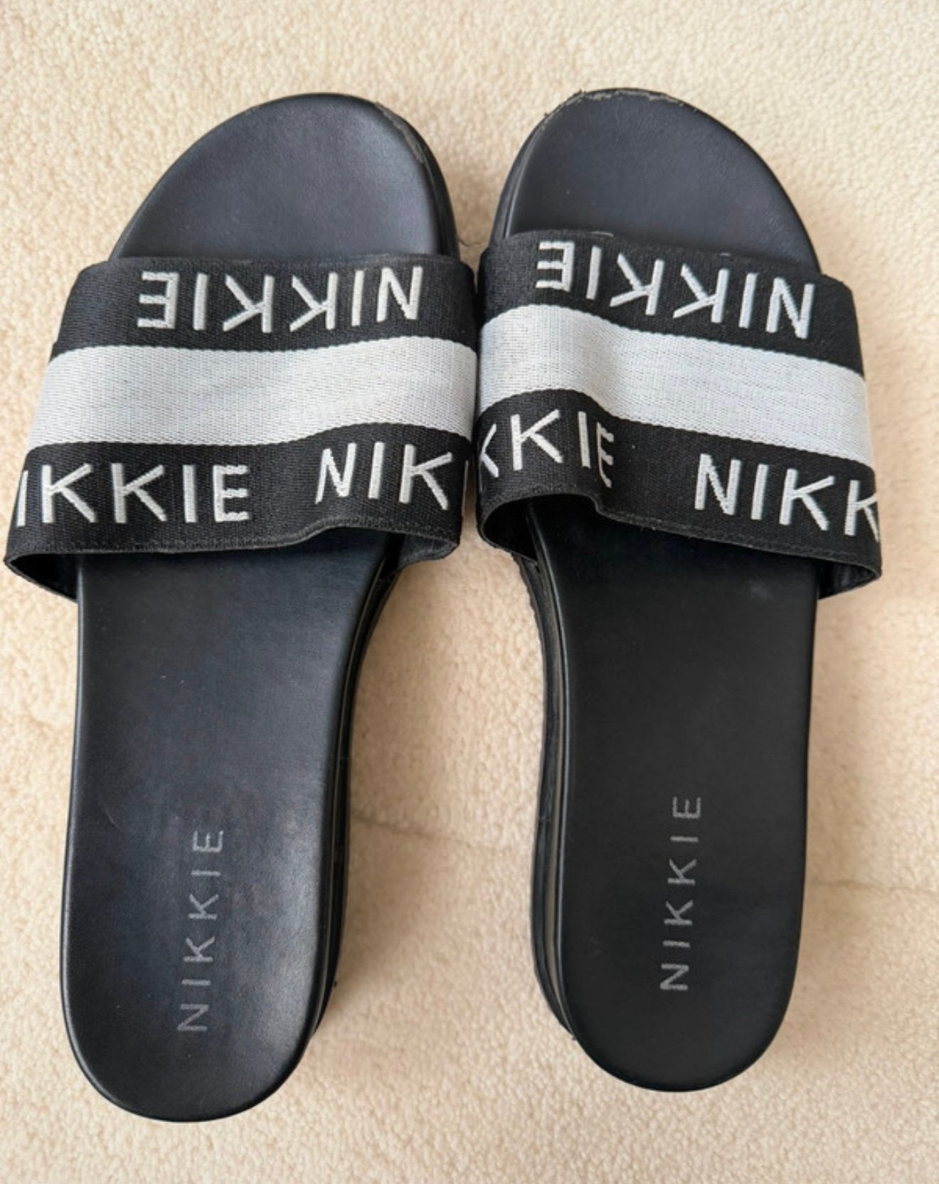 Nikkie slippers, Slippers, Zwart, Ophalen of Verzenden, Gedragen