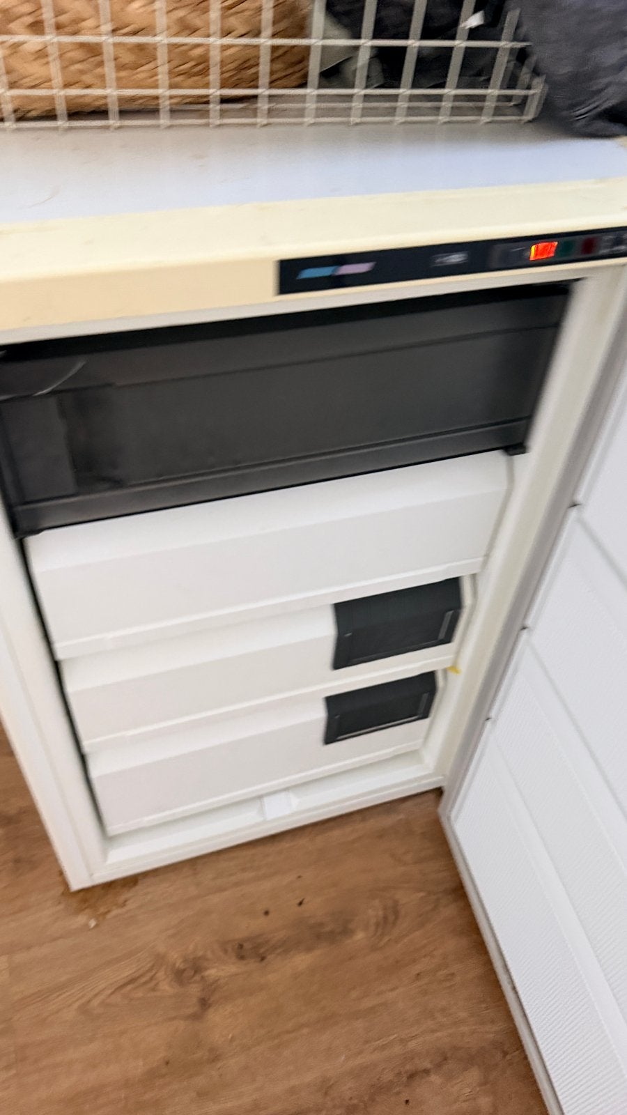 Gratis Whirlpool vriezer - schoon, voor extra opslag, Ophalen, Gebruikt, Vrijstaand, Vrieskast