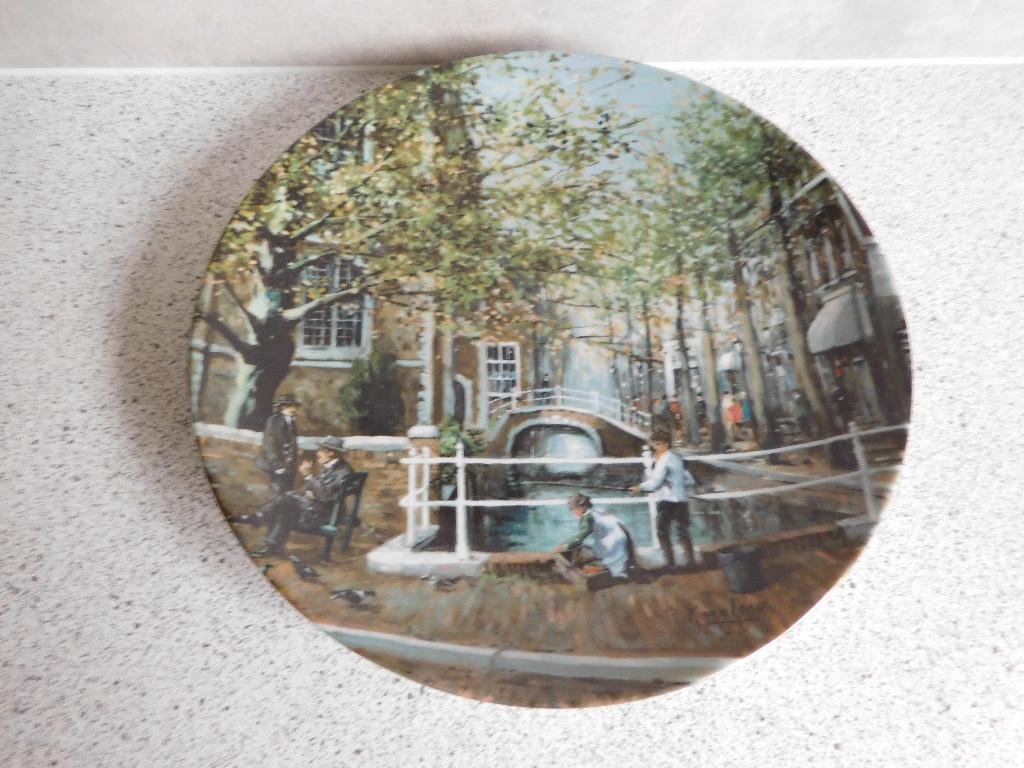 Bord 19,5 cm. De Delftse Vrouwenregt Koos van Loon Mosa, Ophalen of Verzenden