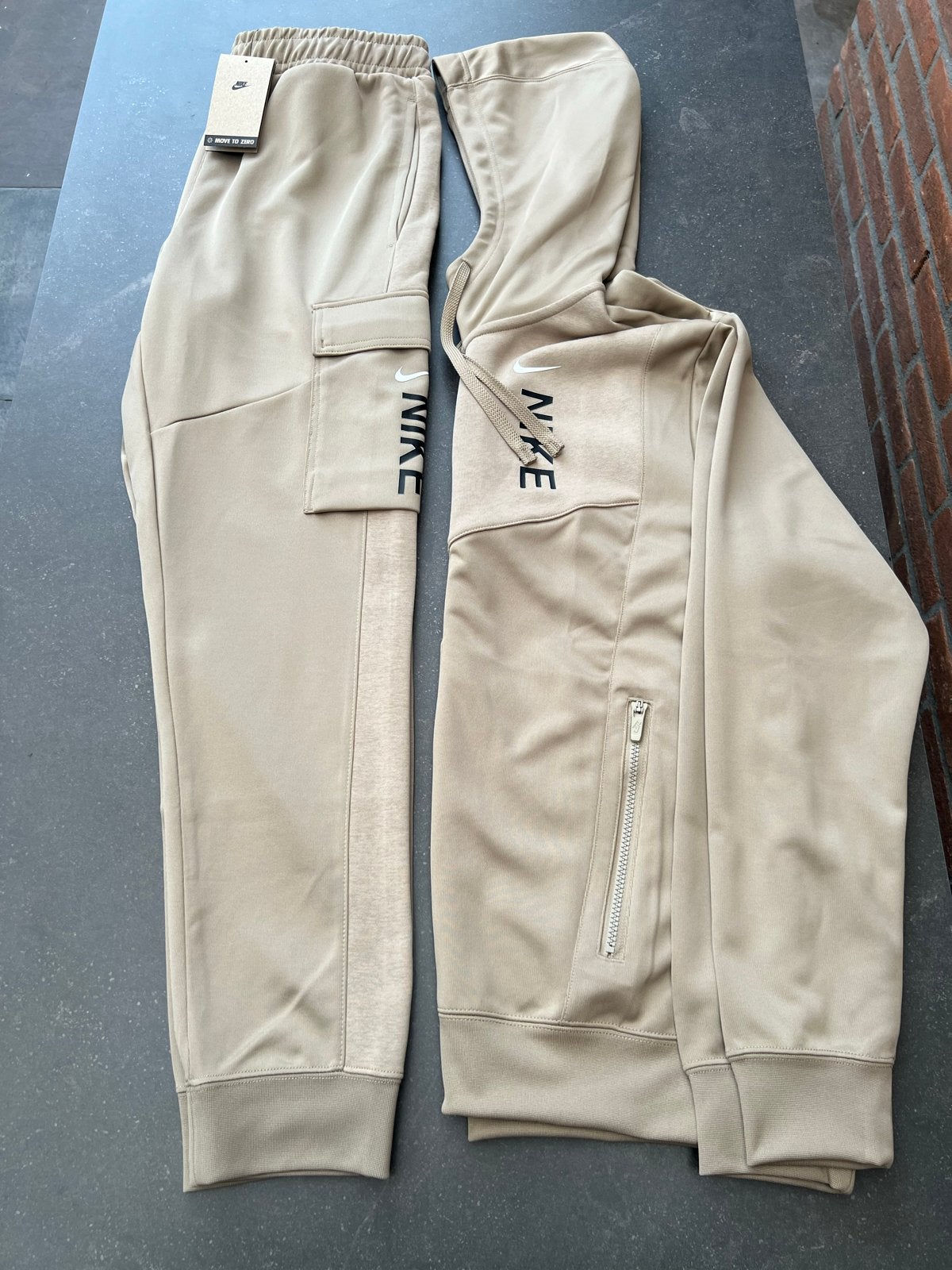 Nike Hybrid PK Trainingspak - Nieuw met labels, Kleding | Heren, Sportkleding, Maat 48/50 (M), Beige, Nieuw, Ophalen of Verzenden