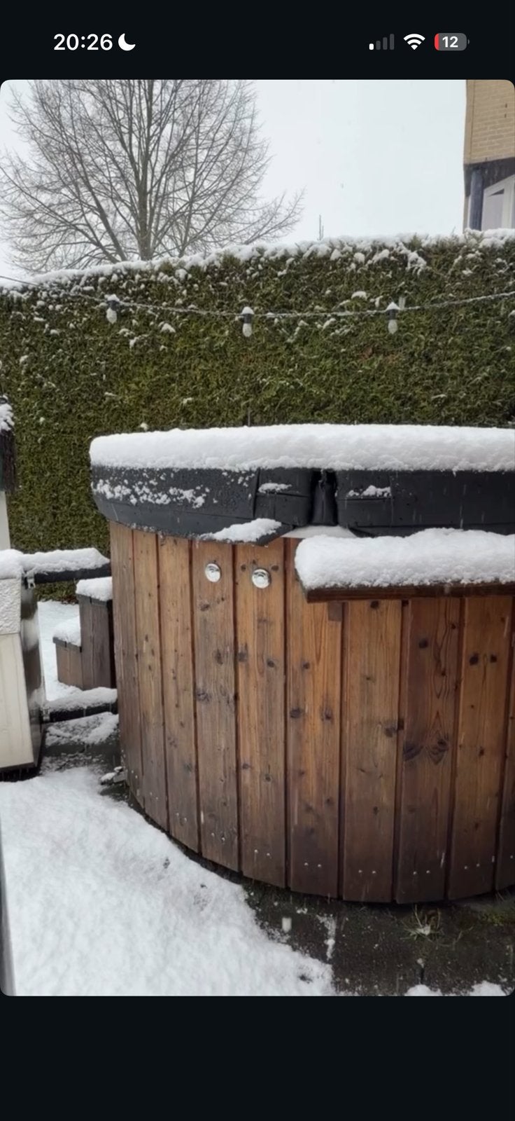 Welvaere Bjorn hottub + incl 3/4 pallet hout, Ophalen, Zo goed als nieuw, Afdekzeil, Vast