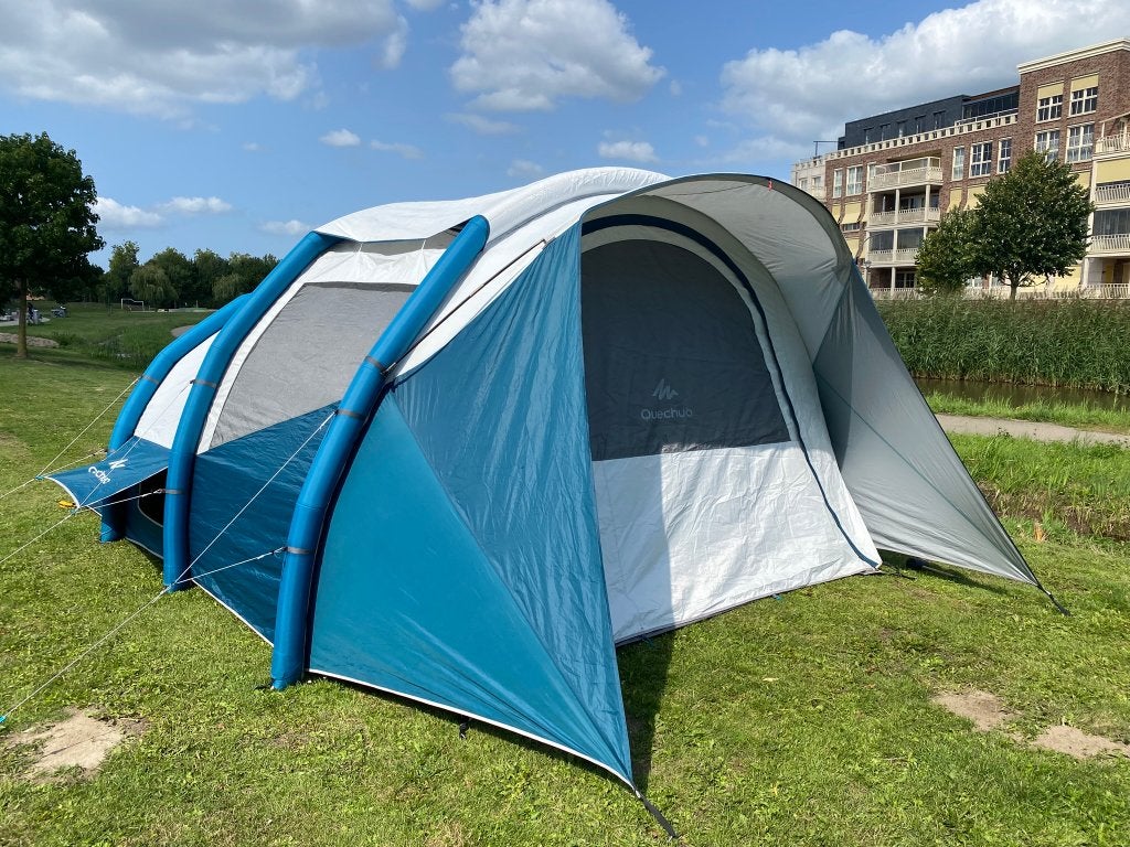 QUECHUA Opblaasbare tent 5 personen, Caravans en Kamperen, Tenten, Ophalen, Zo goed als nieuw, Tot en met 5