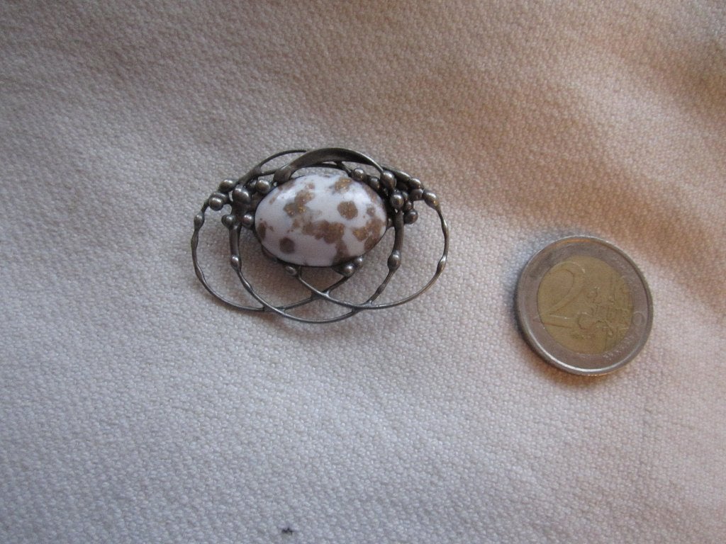 44.  Heel aparte oude broche,, Ophalen, Overige materialen, Broche
