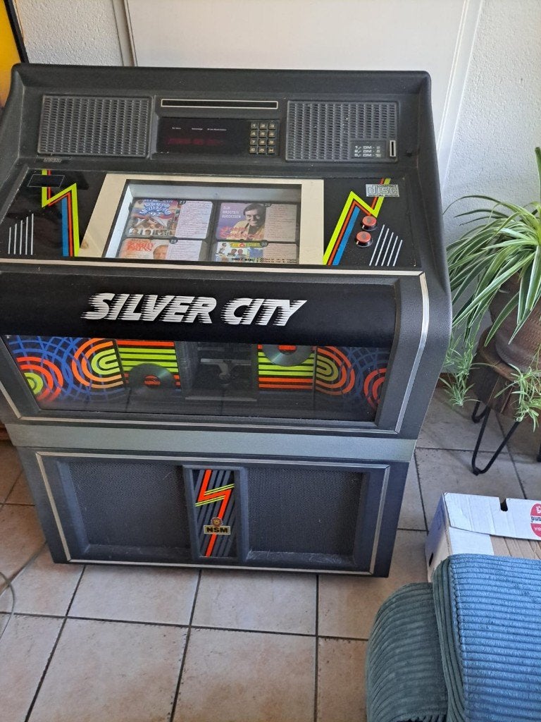 jukebox met 100 cd's, Verzamelen, Automaten | Jukeboxen, Ophalen, Gebruikt, 1970 tot heden, Overige merken