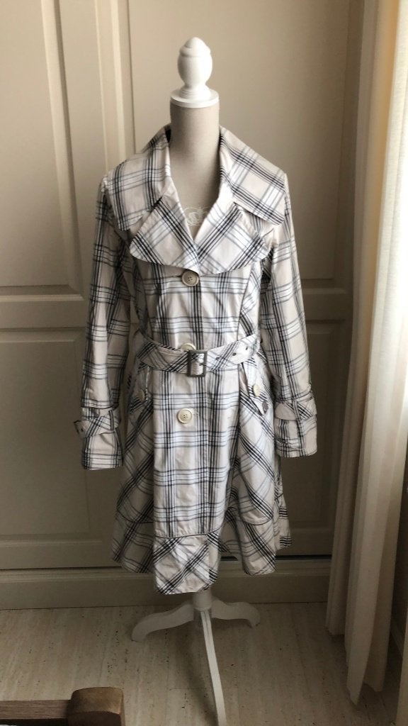 Jas Trenchcoat Bandolera Maat 42 NIEUW, Kleding | Dames, Beige, Maat 42/44 (L), Nieuw, Ophalen of Verzenden