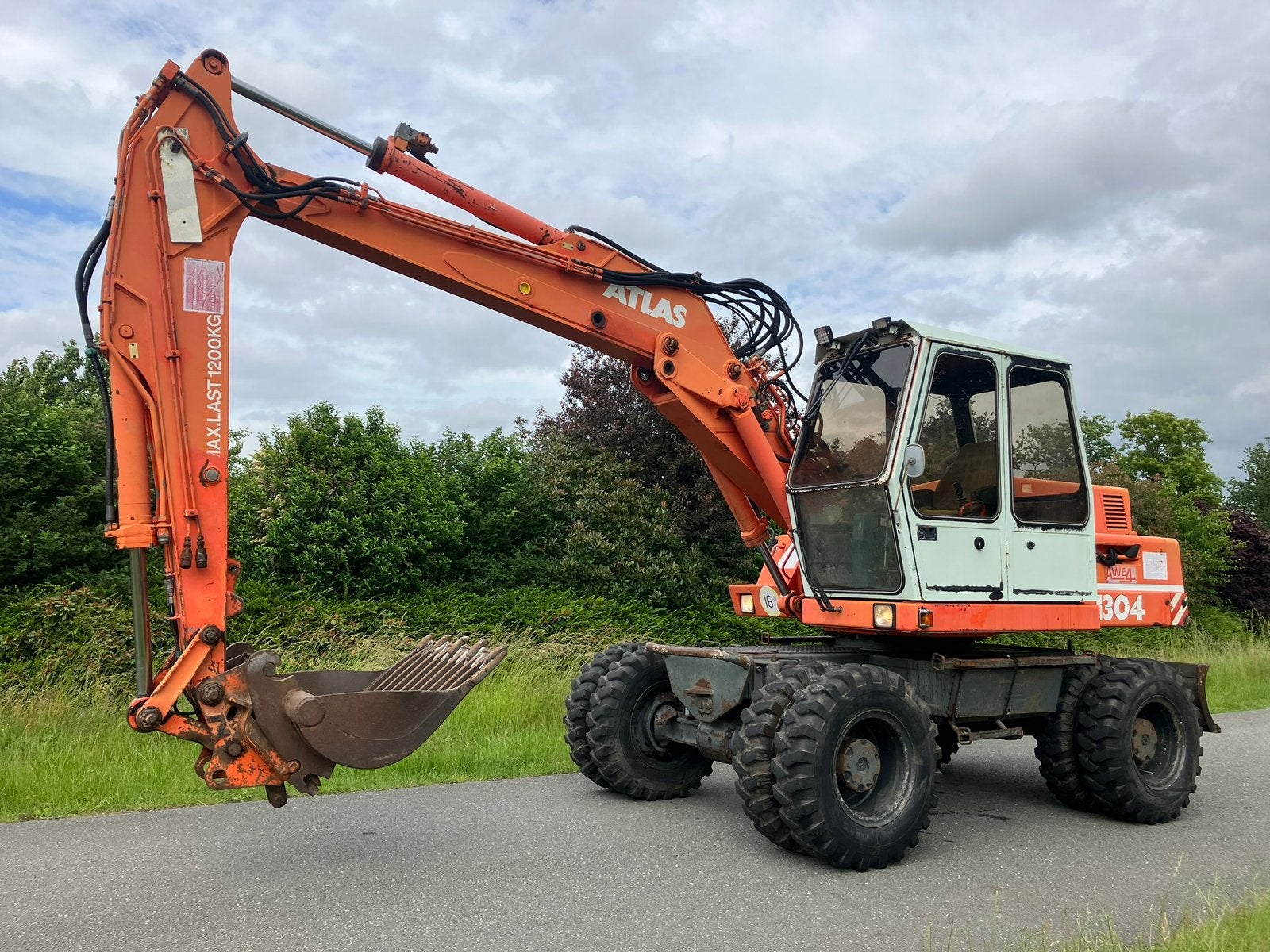 Atlas 1304 awe4 met kenteken te koop, Zakelijke goederen, Machines en Bouw | Kranen en Graafmachines, Ophalen of Verzenden, Graafmachine