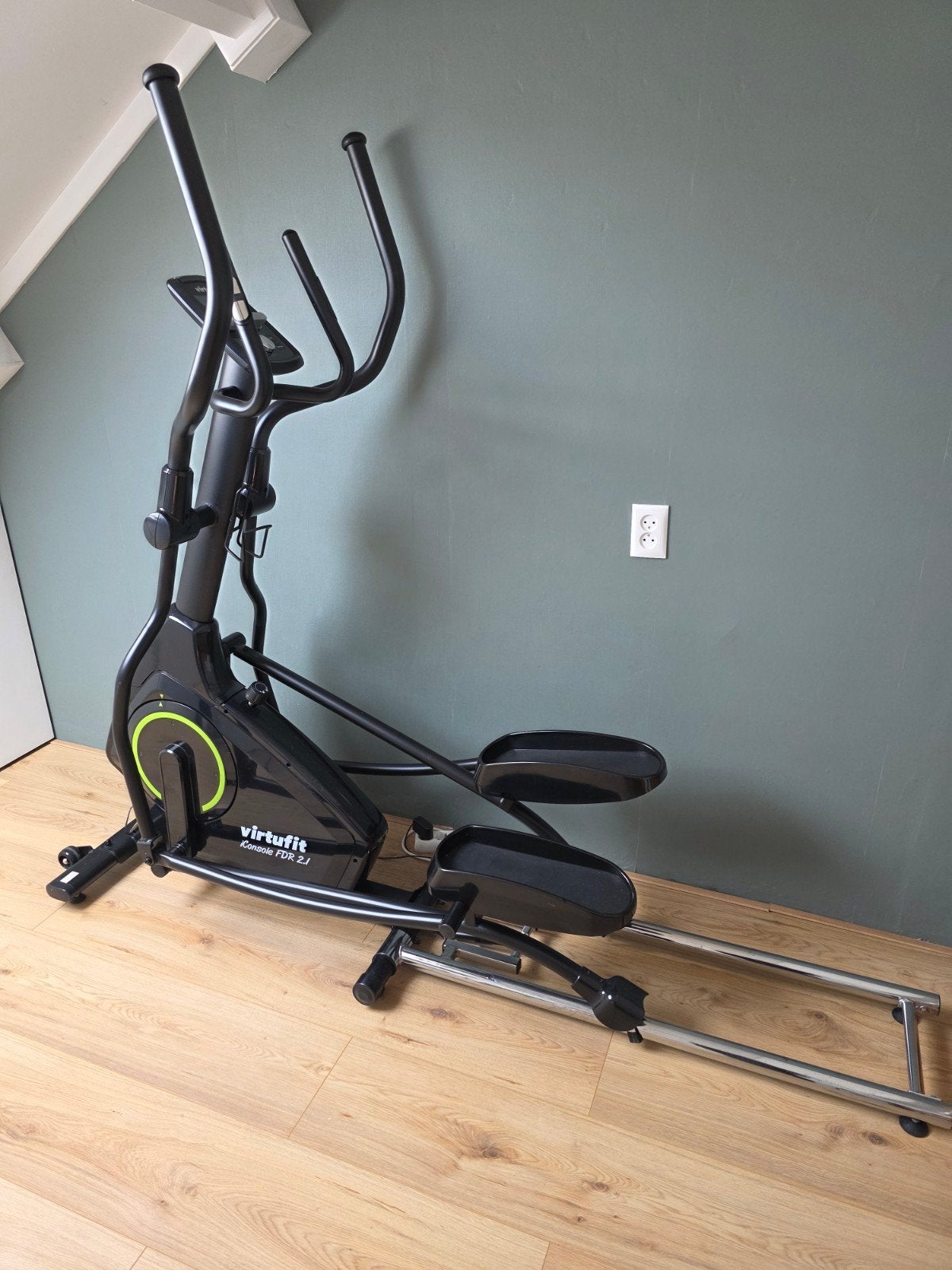 Virtufit Crosstrainer met digitaal scherm en app-conne, Sport en Fitness, Ophalen, Benen, Zo goed als nieuw, Crosstrainer