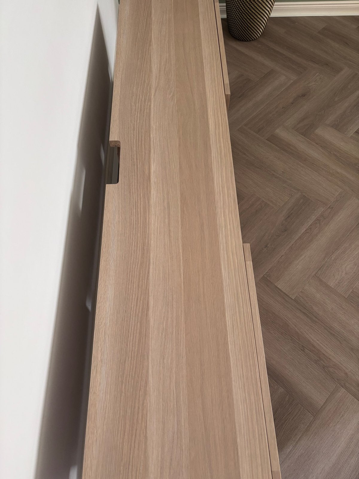 Foto 4 van Stijlvol TV-meubel met opbergruimte en glazen deuren
