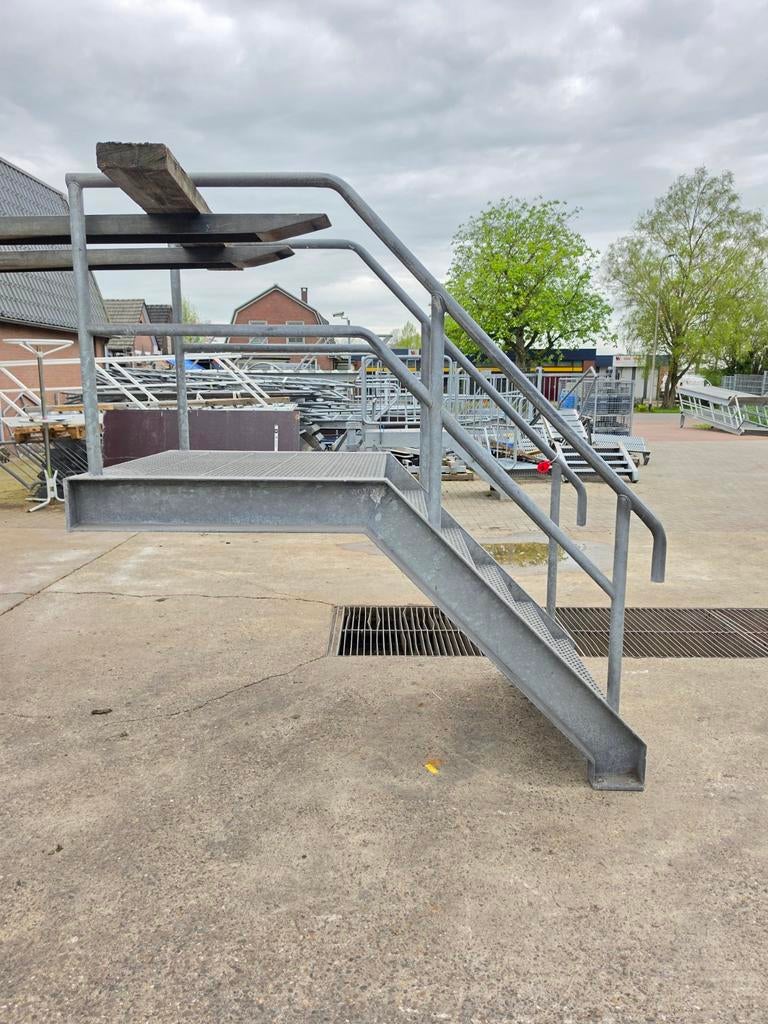 Stalen bordes trap gegal. Hoog1,2mtr nor070, Ophalen, 2 tot 4 meter