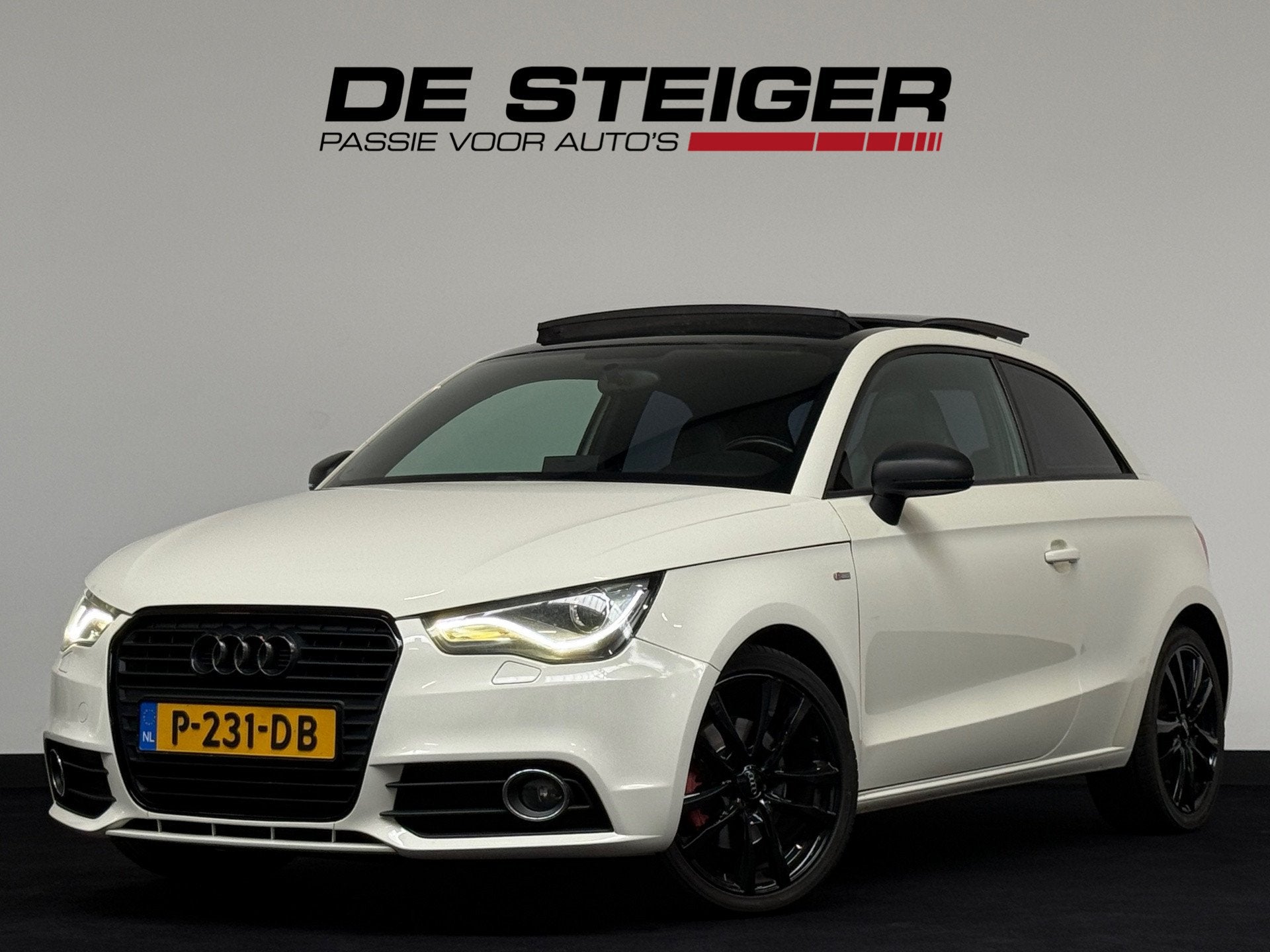 Audi A1 1.4 TFSI 3 x S line Pano Kuip stoelen Cruise Xenon, Voorwielaandrijving, Euro 5, Zwart, 4 stoelen