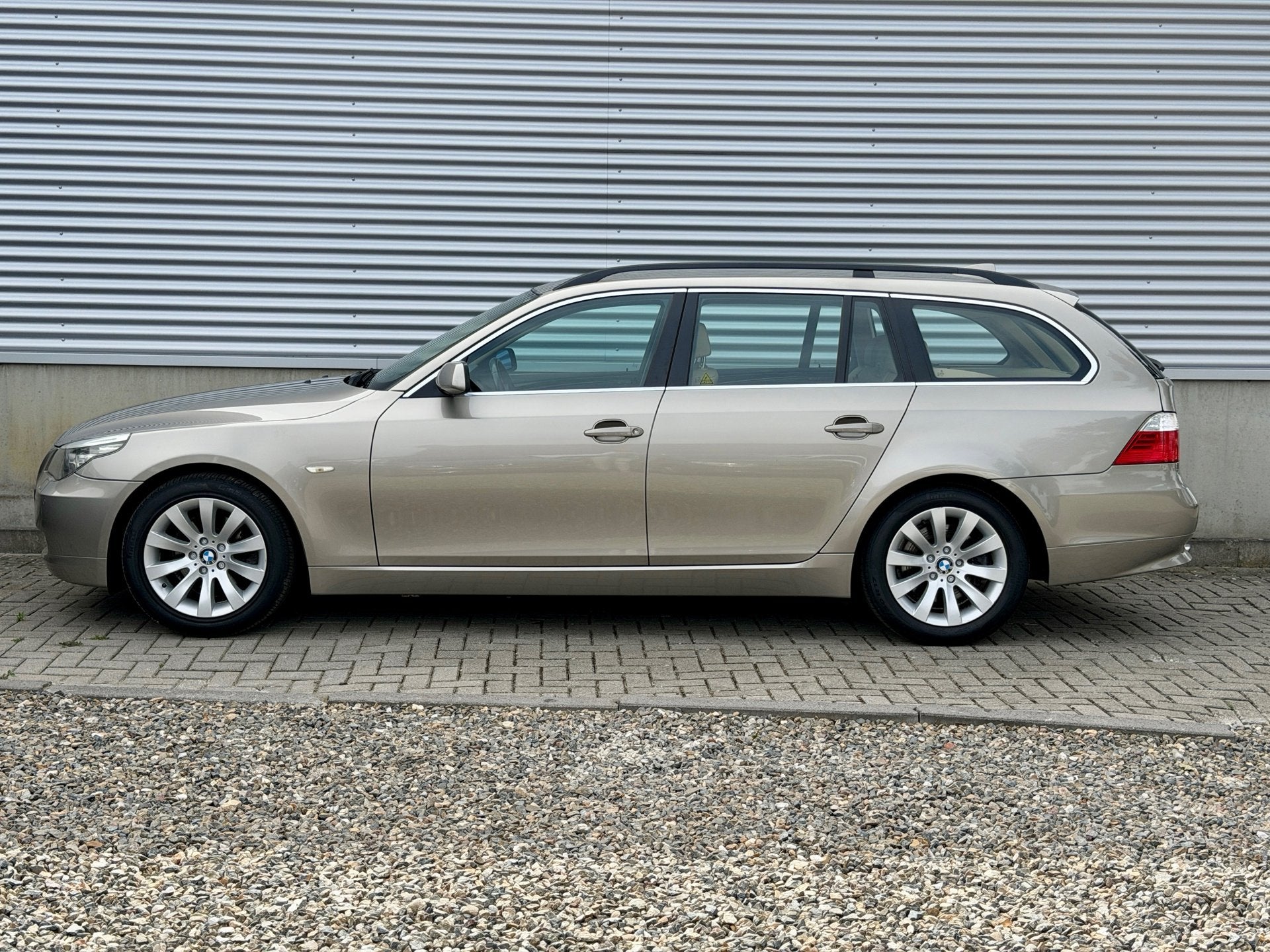 BMW 5-serie Touring 520i Business Line Edition I Automaat [, Automaat, Dealer onderhouden, Achterwielaandrijving, Beige