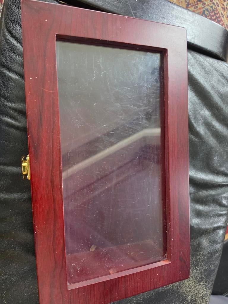Houten humidor met glazen deksel en fluwelen interieur, Minder dan 50 cm, Gebruikt, Glas, Minder dan 50 cm
