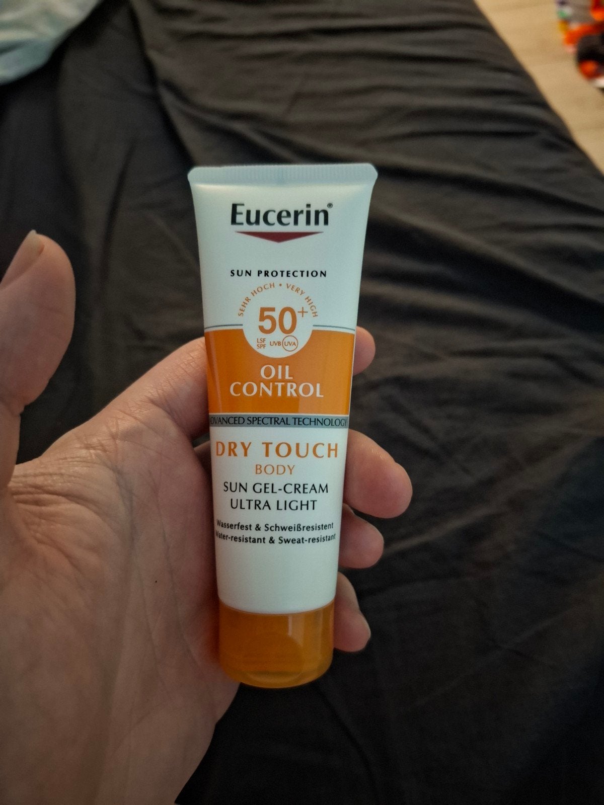 Eucerin Sun Protection Oil Control SPF 50+ Zonnebrandcrème, Sieraden, Tassen en Uiterlijk, Uiterlijk | Lichaamsverzorging, Nieuw