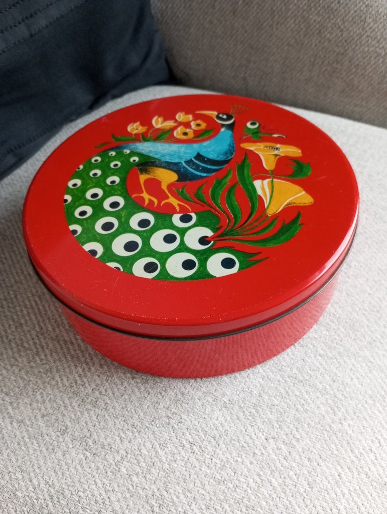 Plastic doos tinnen deksel, Voorraadpot, Ophalen of Verzenden, Gebruikt, Rood