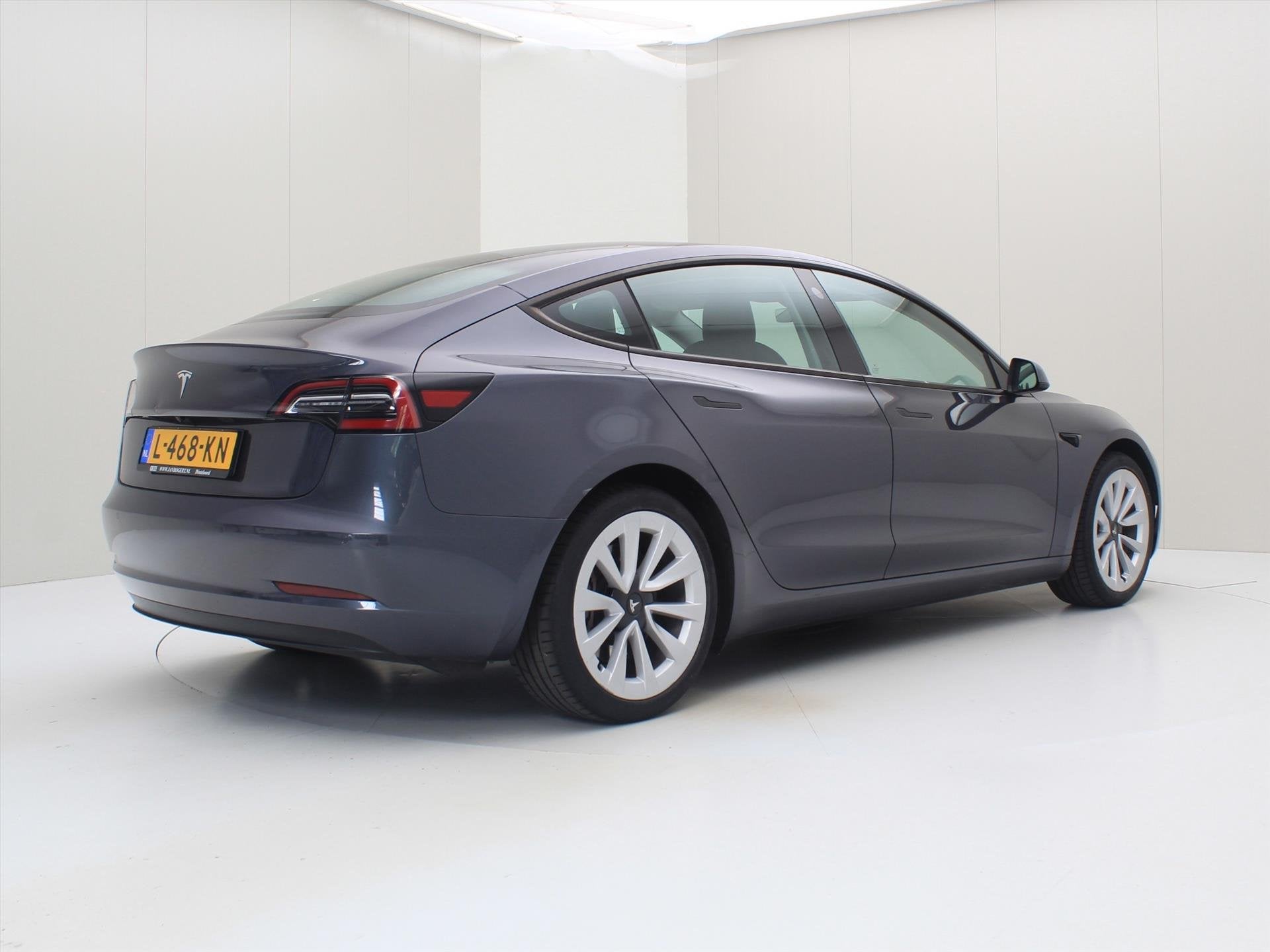 Tesla Model 3 Standard RWD Plus [ LFP-ACCU+AUTOPILOT+WARMTEP, Automaat, Gebruikt, Zwart, Sedan