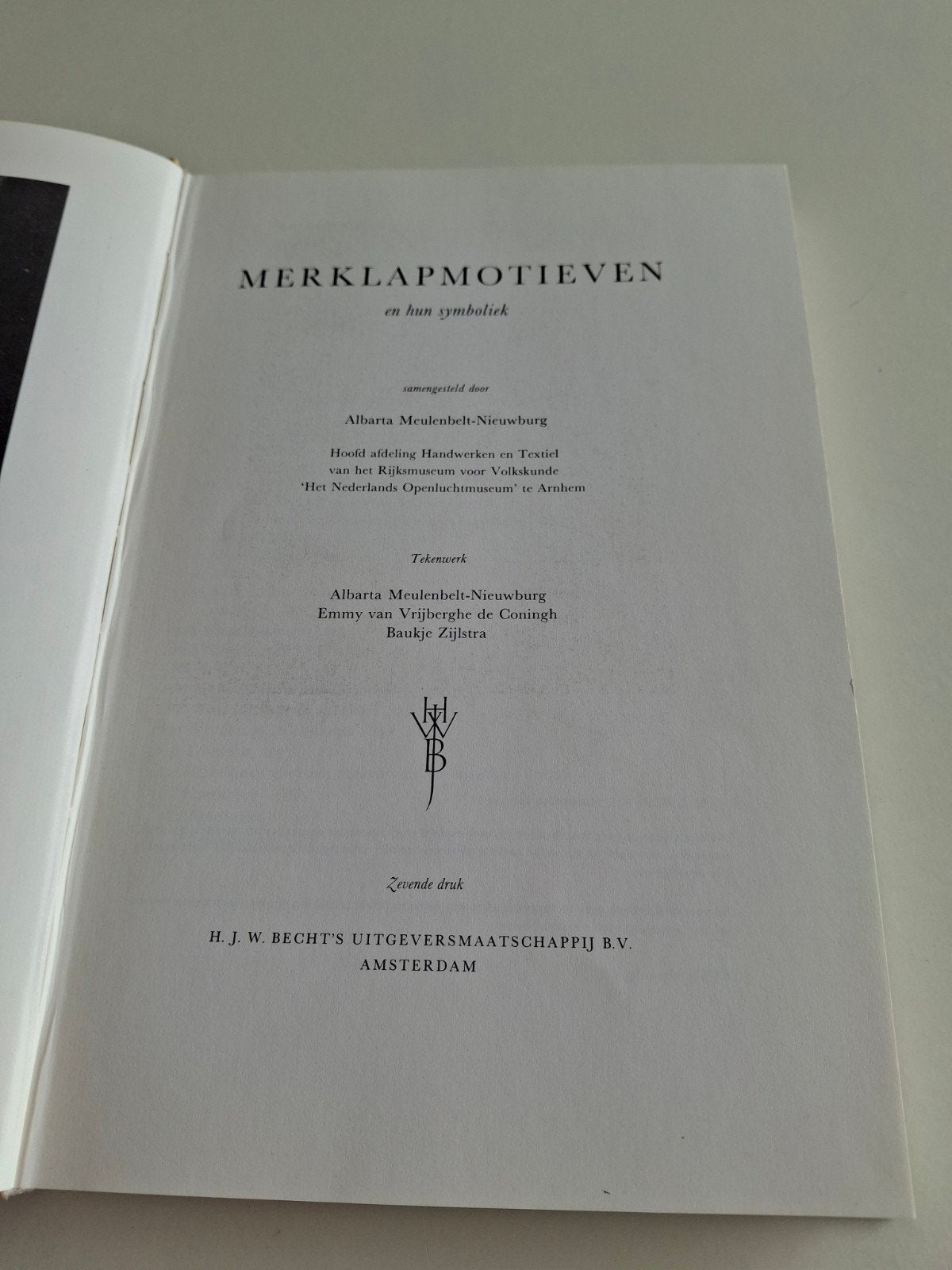 Merklap motieven., Ophalen of Verzenden, Gelezen