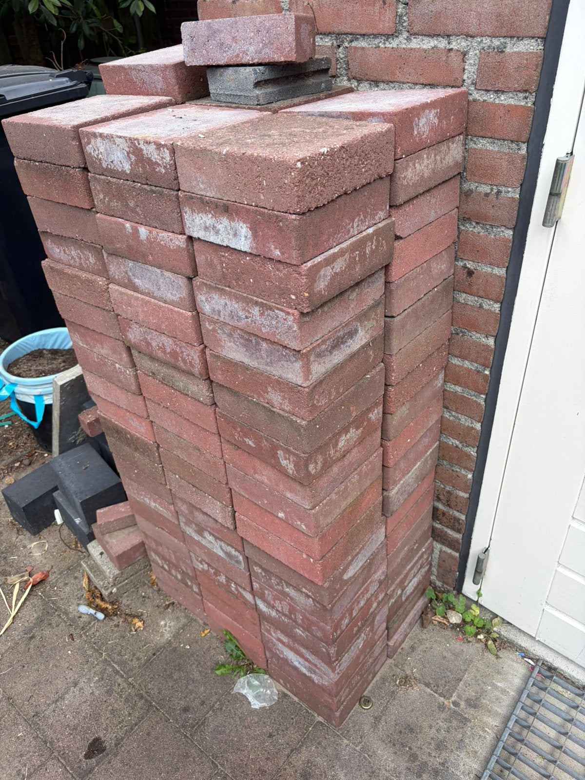 Gratis stenen, Tuin en Terras, Tegels en Klinkers, Ophalen, Zo goed als nieuw, Beton, Klinkers