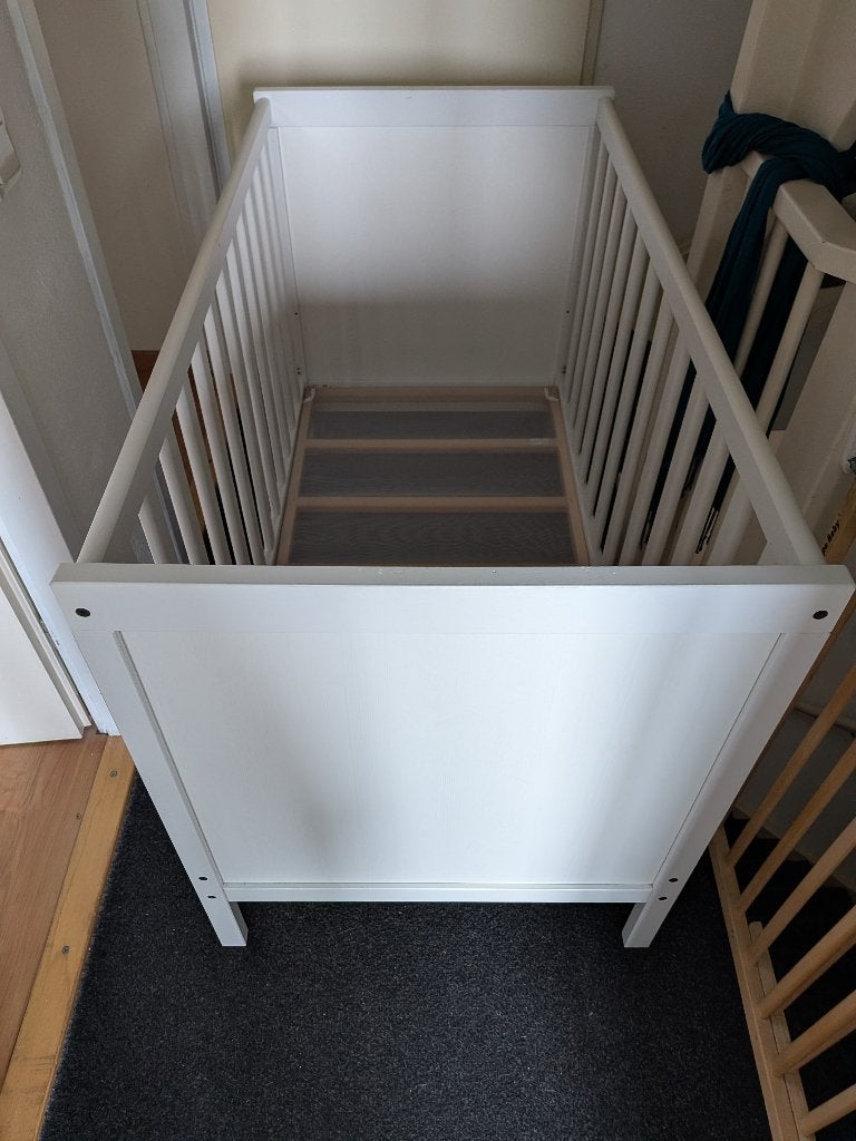 Ikea babybed (Sundvik) 120 x 60 cm, Ophalen, Zo goed als nieuw, Ledikant