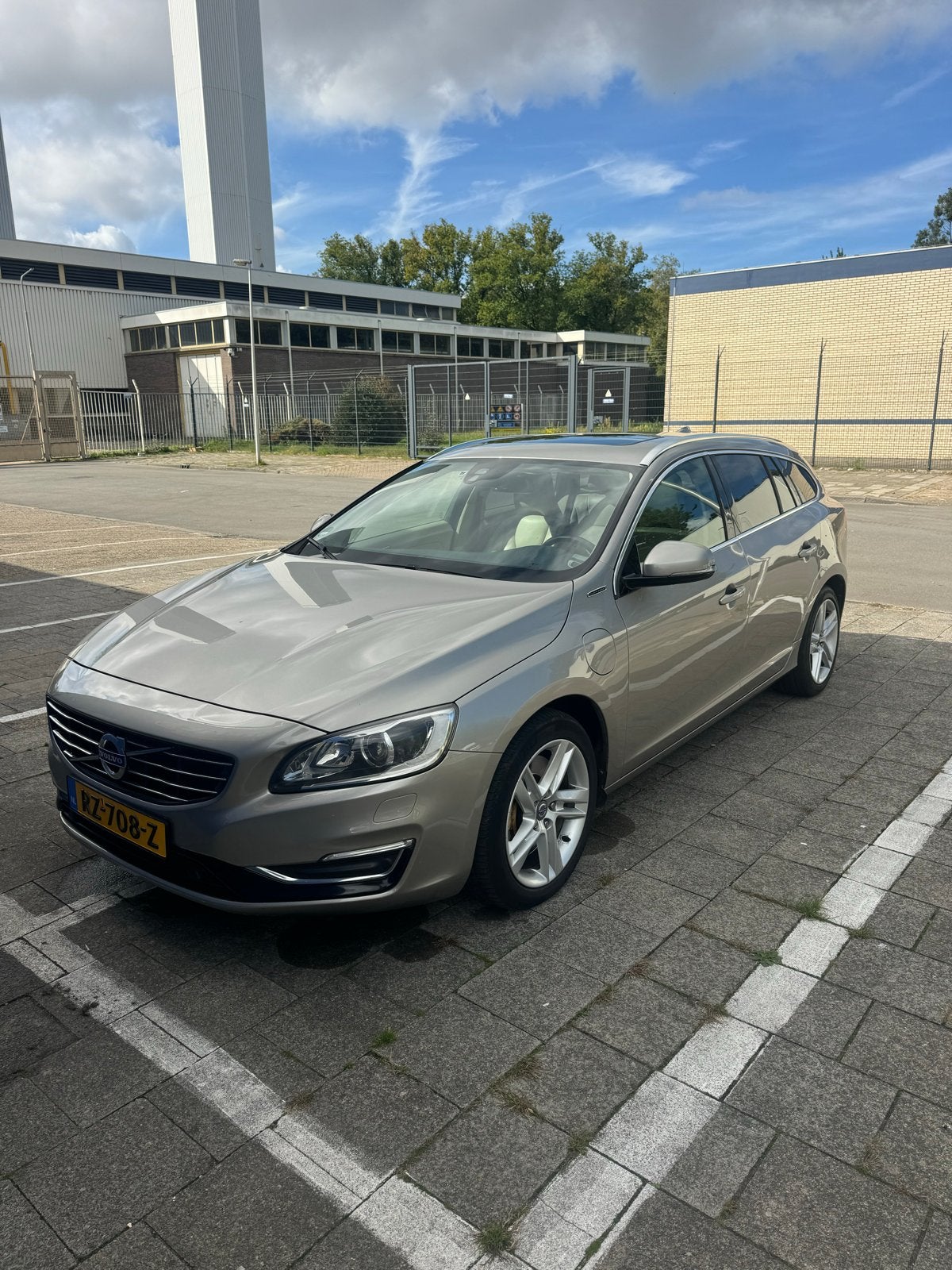 Volvo V60 D6 215pk Plug-in Hybrid 2013 Bruin, 1849 kg, 1800 kg, Bruin, Plug-in hybride
