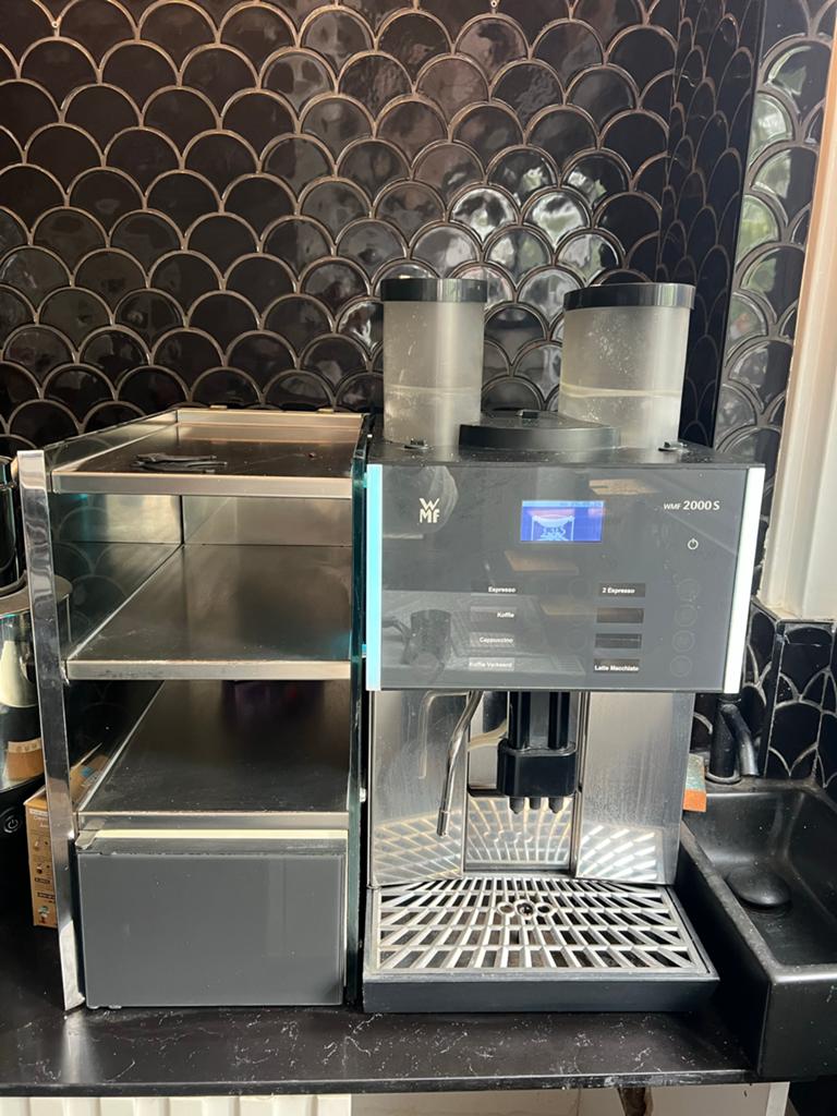 WMF 2000 S Professionele Koffiemachine - Zo goed als nieuw, Witgoed en Apparatuur, Koffiezetapparaten, Afneembaar waterreservoir