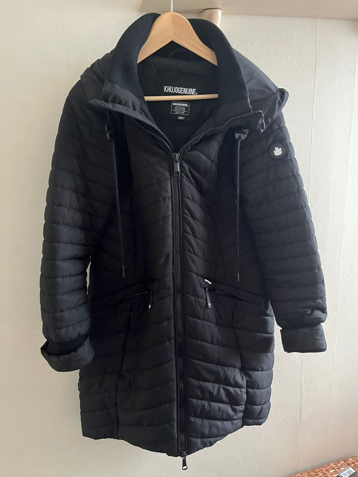 Zwarte winterjas van Khujo met capuchon maat L, Ophalen of Verzenden, Zo goed als nieuw, Zwart