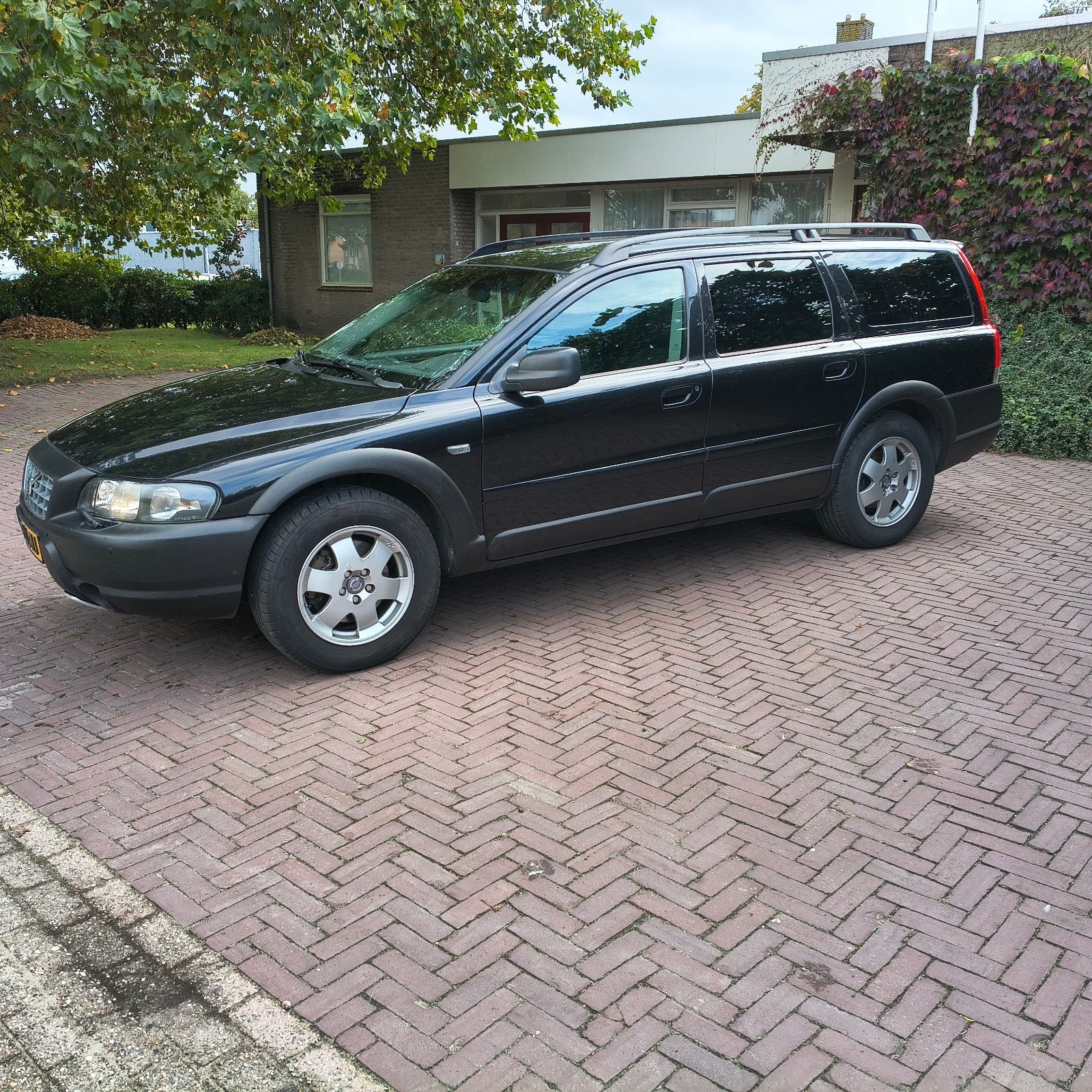 Volvo V70 2.5 T AWD AUT 2003 Zwart 375340km, Auto's, Automaat, 1800 kg, Stationwagon, Vierwielaandrijving
