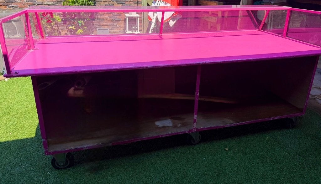 Verrijdbare vitrine, Ophalen