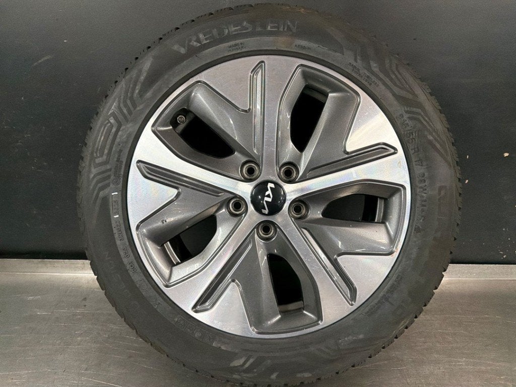 Velg + band Kia Niro (215-55-R17), Banden en Velgen, 17 inch, Ophalen of Verzenden, Personenwagen