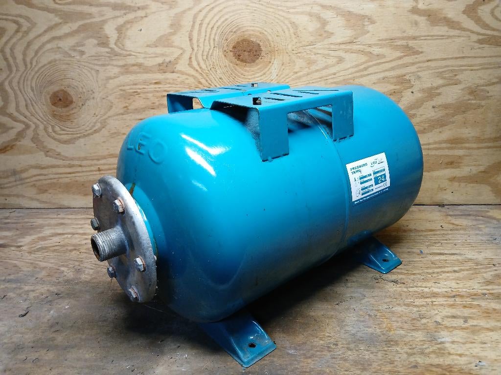 LEO Drukvat 24L voor waterpomp / regenwaterpomp / hydrofoor, Ophalen, Nieuw