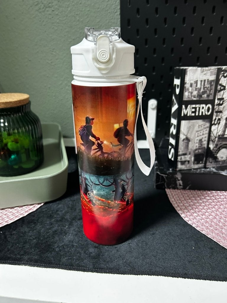 Stranger Things Waterfles - Sportfles met rietje, Ophalen of Verzenden, Nieuw